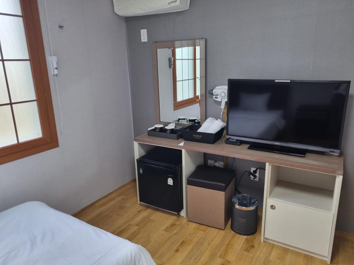 Charlie Hotel Jeju Exteriör bild