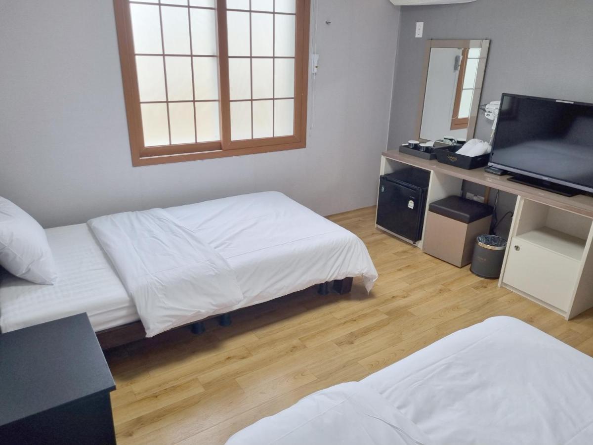Charlie Hotel Jeju Exteriör bild