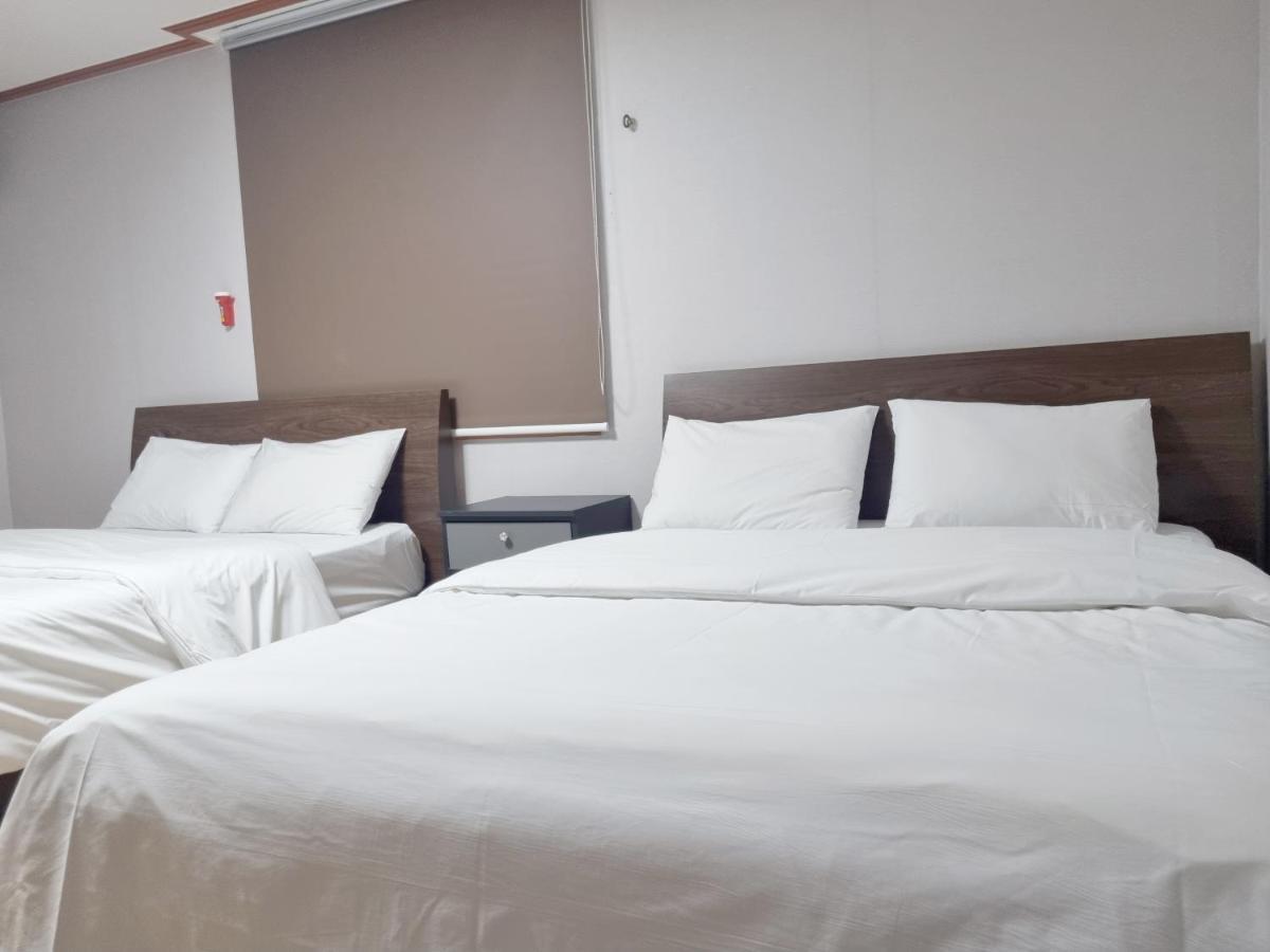 Charlie Hotel Jeju Exteriör bild