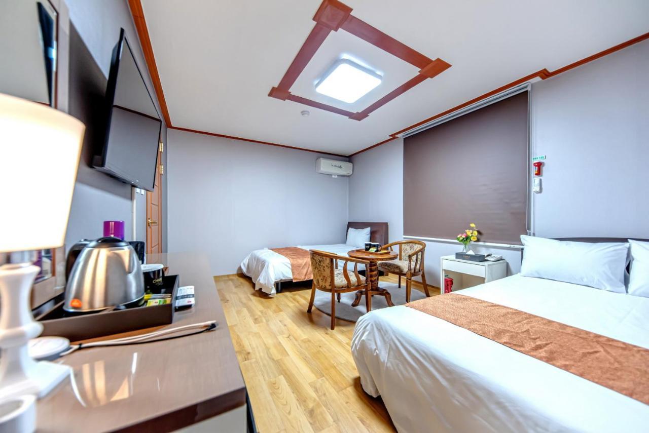 Charlie Hotel Jeju Exteriör bild