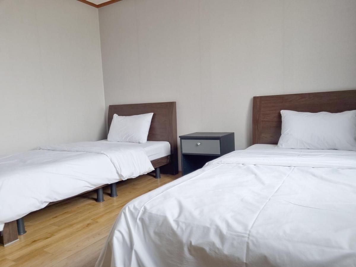 Charlie Hotel Jeju Exteriör bild