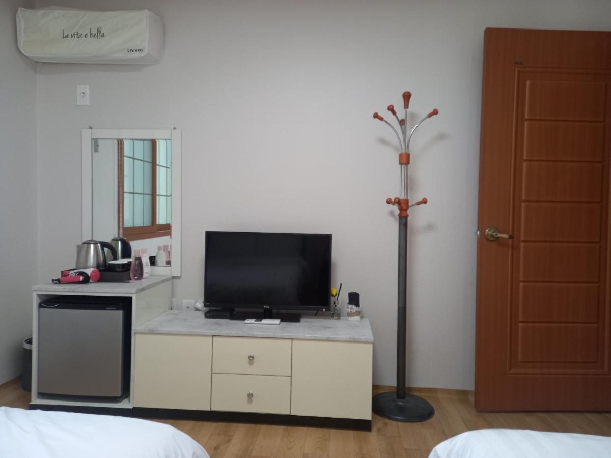 Charlie Hotel Jeju Exteriör bild